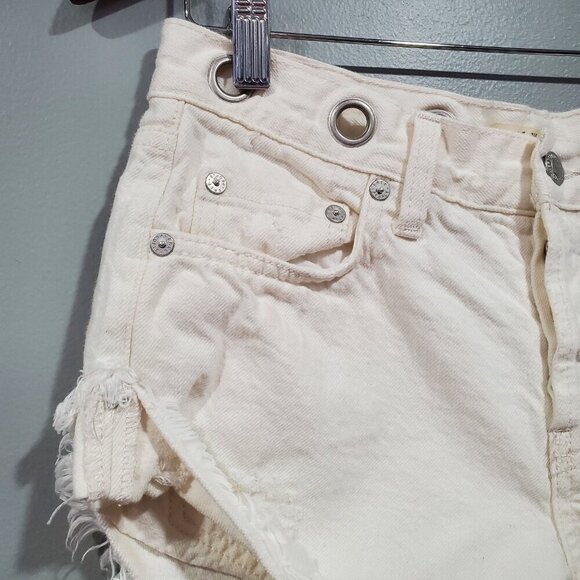 Free People We the Free Women's Cream Distressed Jean Shorts Button-Fly Sz 24 - Picture 3 of 11